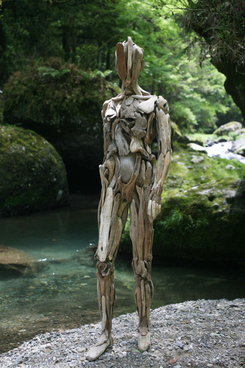 littlelimpstiff14u2: Haunting Driftwood Sculptures By Japanese Artist  Nagato Iwasaki Nagato Iwasaki is one of those artists you don’t know much about. But his art talks for itself. The Japan-based artist creates incredible driftwood sculptures. Each