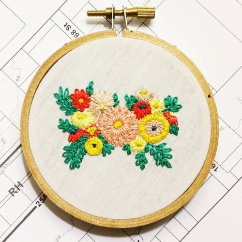 Springy florals #embroidery #stitch #stitching #needleandthread #needlework #artsandcrafts #handmade