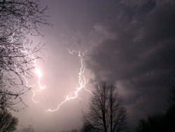 onlinegf:  cool pictures of lightning I took with my phone :)