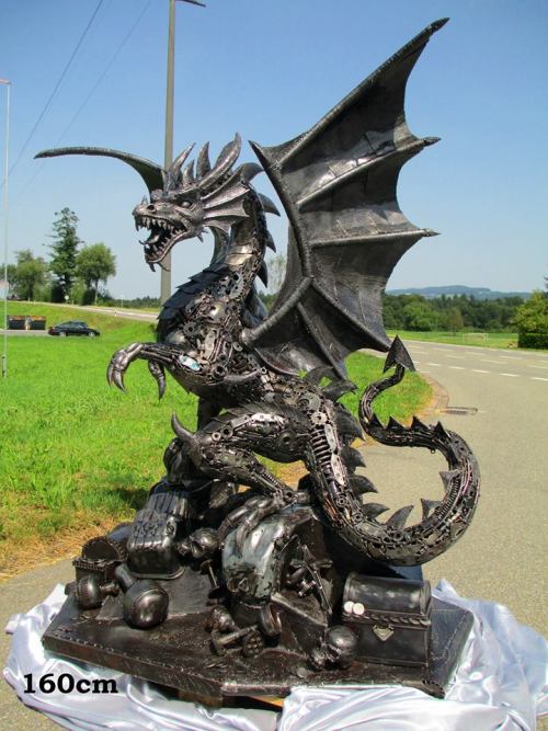 ginger-sith:  thefabulousweirdtrotters:  Scrap Metal Dragons by Recyclart  Amazing