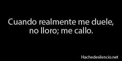 locurasdeunamentesuicida:  Llego a mi habitación, me acuesto y suelto el llanto … 