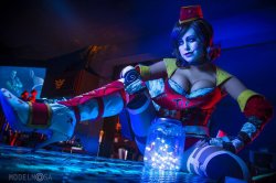 Moon Moxxi Cosplay: Insert Your Tip~ by Khainsaw