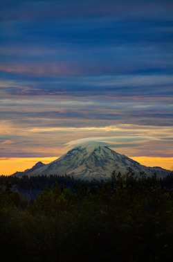 touchdisky:  Mount Rainier, Washington, USA by Mantis of Destiny    