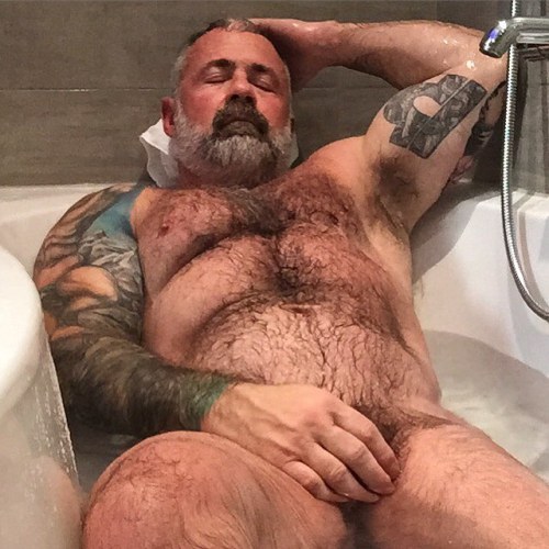 fhabhotdamncobs:  bears-and-whatnot:  drclark65 from Instagram #wetwednesday Who doesn’t like a relaxing soak in a big, clean, comfy hotel tub?     W♂♂F     (WARNING!   No “Pretty Boys” here.)  