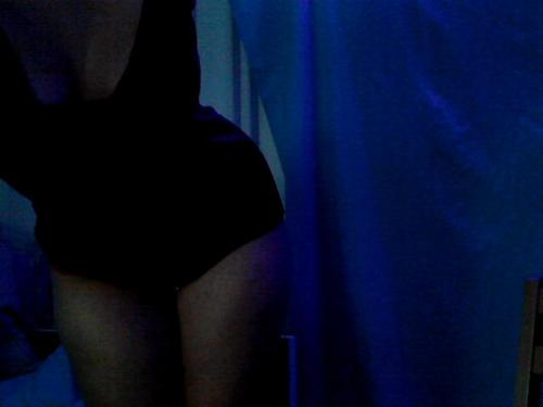 online-spy-fox:  A touch of Red.