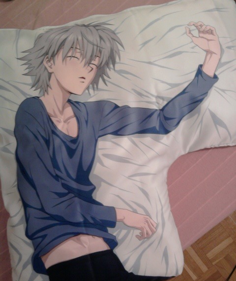 coffeesatz:  i didn’t know what i was getting myself into when this was ordered. that thing is freakin’ huge! i think this is now officially the most fangirlishly-freakish item in my whole career as a fangirl :I 