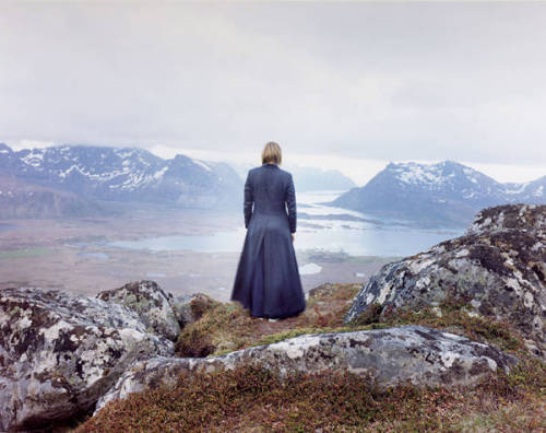 nevver:  No looking back, Elina Brotherus