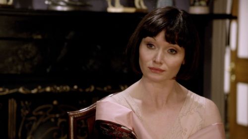 The third outfit of “Blood of Juana the Mad” (Season 2, Episode 8) is Phryne’