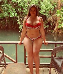 pearhub:  #thick #curvy #wide hips