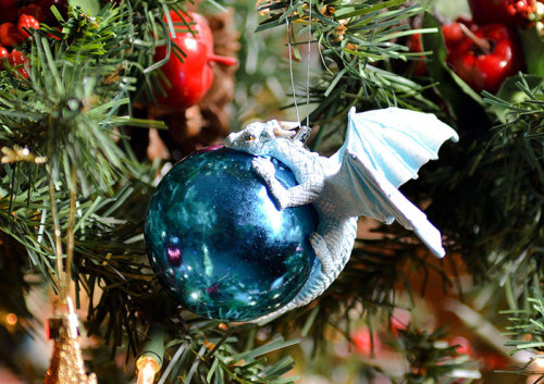 wordsnquotes:  Exquisite Christmas Ornaments Give the Appearance of Dragons Protecting Their Magical Eggs Get them here! 