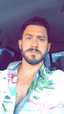 xxb3autifu1-disast3rxx:  jtl4:  Wore my Hawaiian shirt for good luck and my damn truck gets broken into.  And a hula skirt too I hope!?   Duh. No panties tho. 🙂