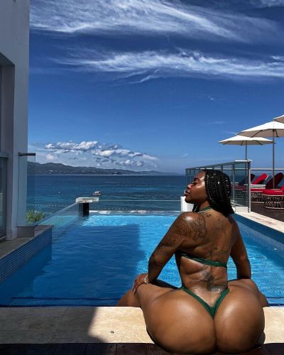 mrcarr1969:#Dark Chocolate #Super Thick #Bottom Heavy #Hump Day