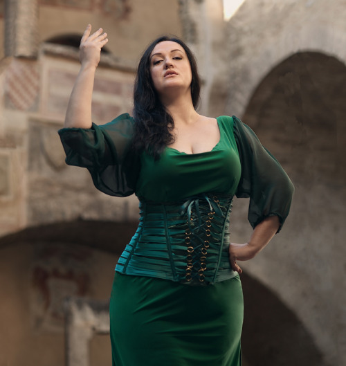 Tuscany: San Gimignano and Bagno Vignoni Foto and the dress: Ilya Fedorov Model: Natalia Fedorova