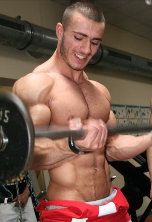 leukion:  This dudes got a great, well proportioned build. So damn HAWT.  http://leukion.tumblr.com/