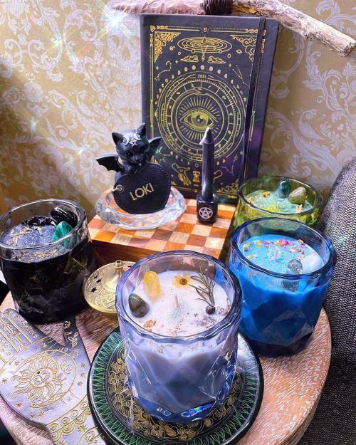 ✨ ✨ Sharing this gorgeous picture of our The Hanged Man, Death, The Hermit & The Magician luxury