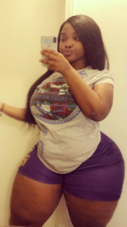 thicksexyasswomen13: addicted2curvez:#lovethemcurvez #supersexy #curvologySide Chickz @thicksexyassw