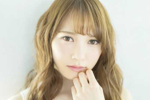 Shiho Kato - HUSTLE PRESS