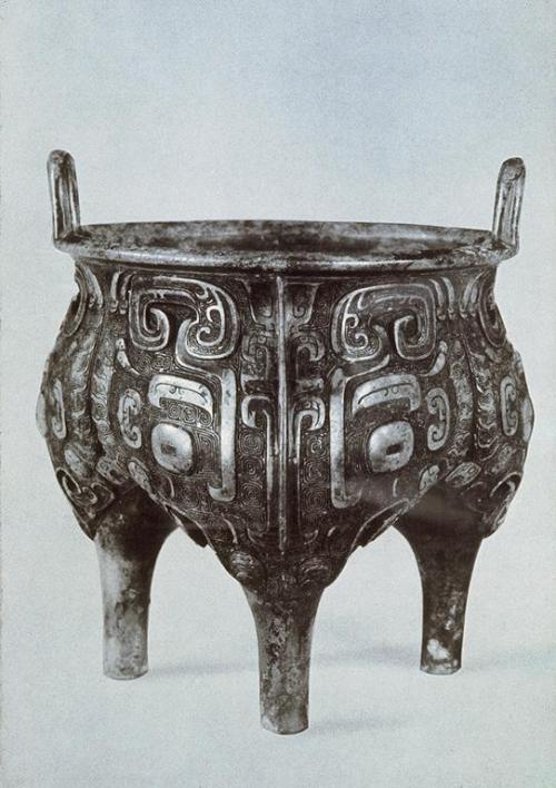 fuckyeahasianarthistory: The Shang Dynasty saw the rise of a number of styles and motifs. Vessels ha