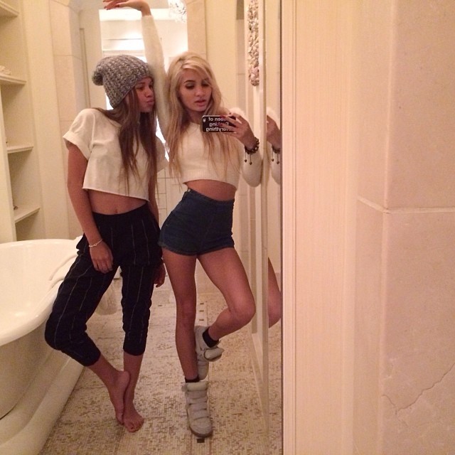 girls-selfies:  Girls &amp; Selfie — FOLLOW ME INSTAGRAM
