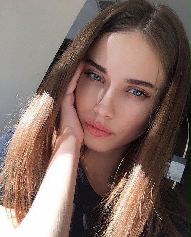Adriana (19 Photo)