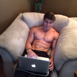 sexyboysbeingsexy.tumblr.com post 111949755746