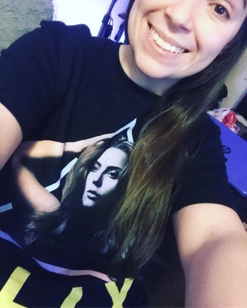 I’m so in love with my #AllyMaine shirts #astarisborn #astarisbornmoviehttps://www.instagram.com/p