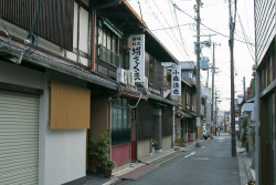 minuga-hana:  Orimonoya-cho, Kyoto , 中京区織物屋町 by   Ogiyoshisan