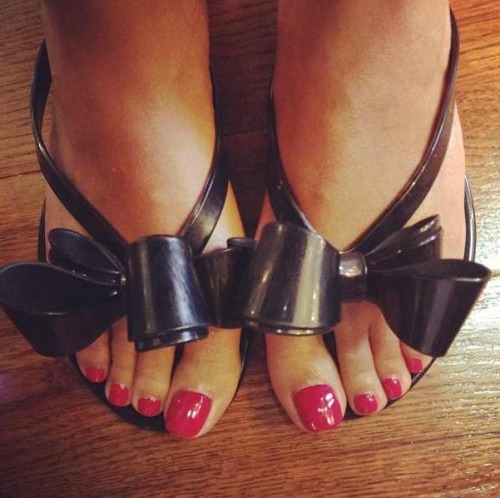 The heat is brining all the red toe nail polish chicks out!