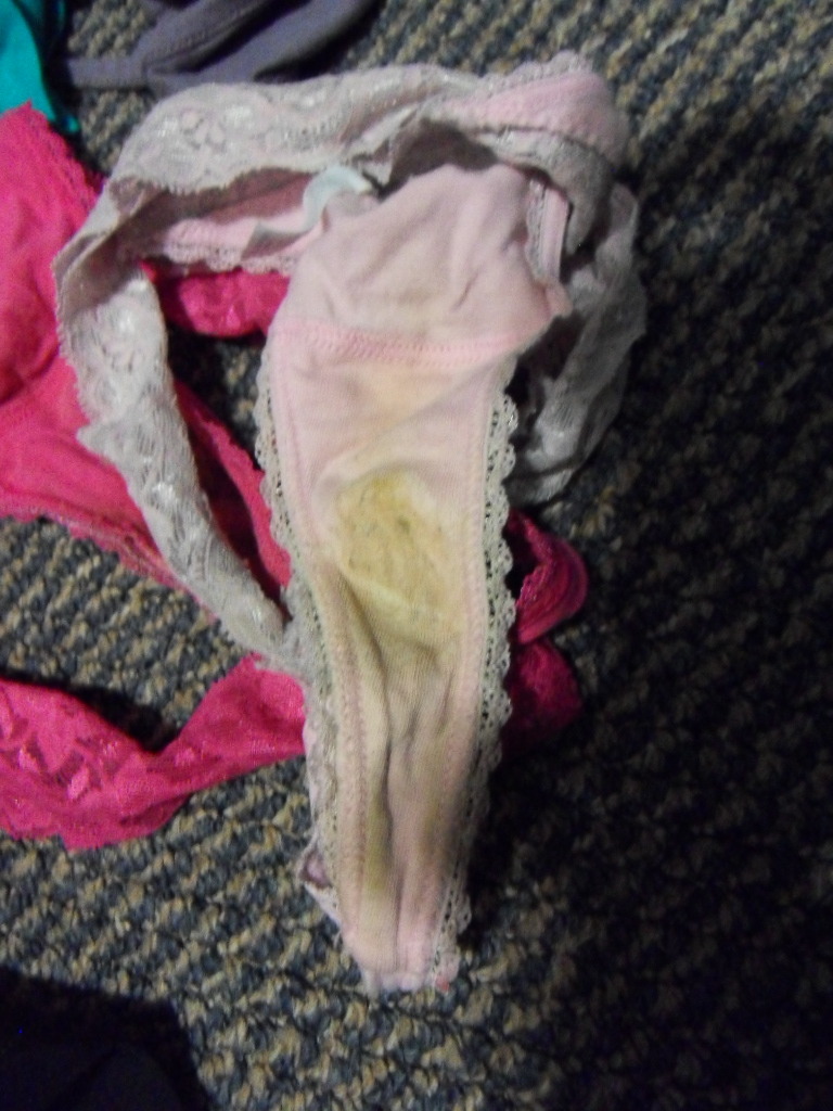 dirtypantees:  sexycaitlingirl:  Continue to find roommateâ€™s yummy panties