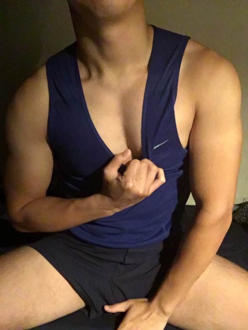 sgsilverleo: fuckyeahsgboy: who is that horny boy?! yummy