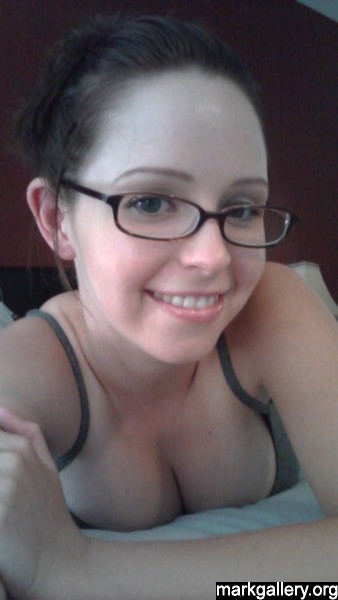 glasseschicks:  Cute smile