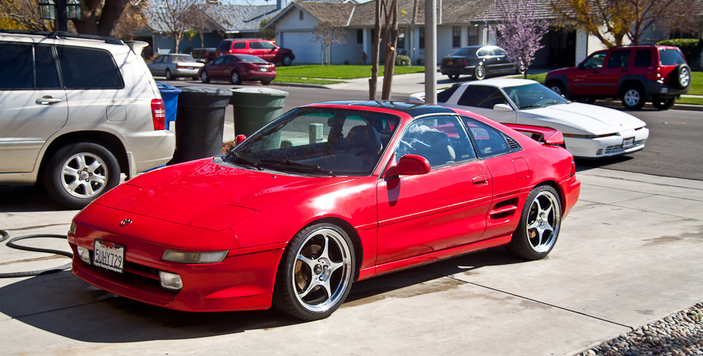 stripebox:  My old 94’ Turbo with my Supra out back… kinda miss it. 