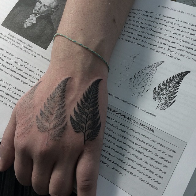 sashatattooing:  Fernprocess for @vaspoh 🌿 Tattoo studio @fauxpastattoo #Moscow