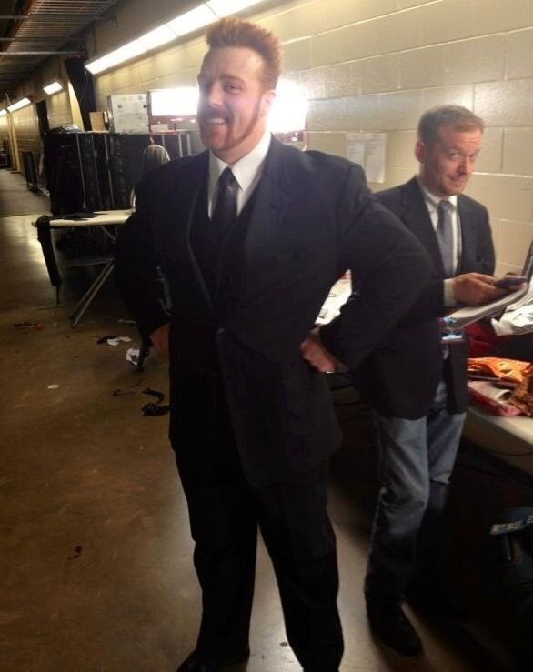 drummergrl1310:   “Look Maw! Clarke Kent!! Also, did i just get #photobombed?”