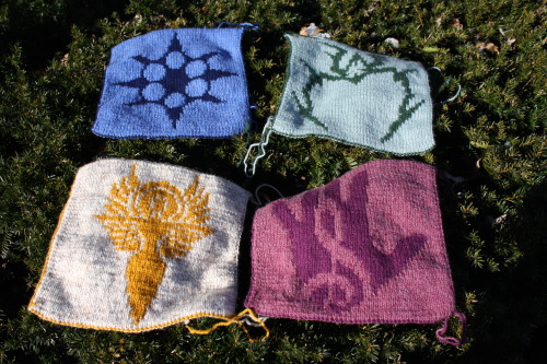 rannadylin:Critical Role blanket progress: Four panels done! (approximately…twenty six to go? Or few