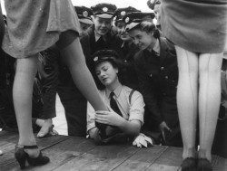 thedevilspanties:  spart117mc:  viridieanfey:  romanimp:  beatnikdaddio:  admiring the stockings. 1940’s.  #[40S COMMERCIAL ANNOUNCER VOICE] WHAT’S BETTER THAN THIS? GALS BEING PALS  Fun fact: Though being gay in the 40s sucked, being gay in the military