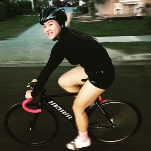 fixiegirls: Repost from @jieun_kim89 Single speed bicycles are attached to a freewheel, allowing coa
