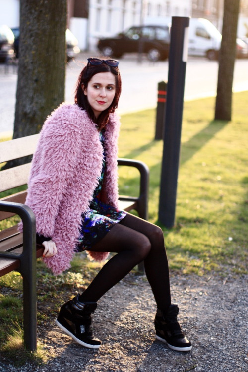 (via THE STYLING DUTCHMAN.: Pink Shaggy Faux Fur Coat and Sneaker Wedges)