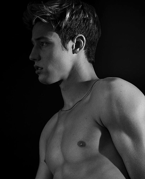 camdallasxxx:  Look at me like that