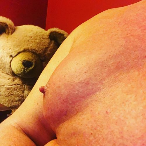 Who doesn’t love a #bear ? And Nothing like two #bears #daddybear and #teddybear• #nip #nipple #ti