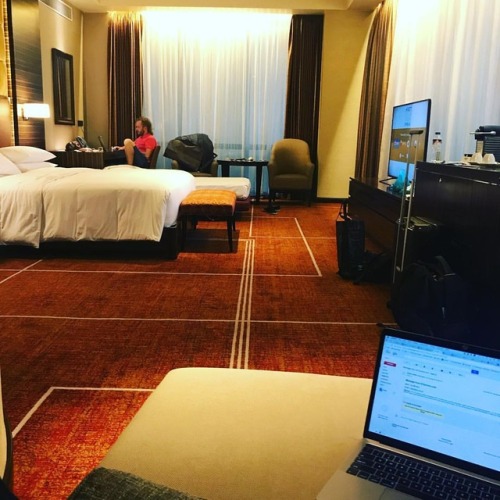 #working hard in our #filipino #office #chronobank @chronobank.io #fintech #icopromo (at HYATT City 