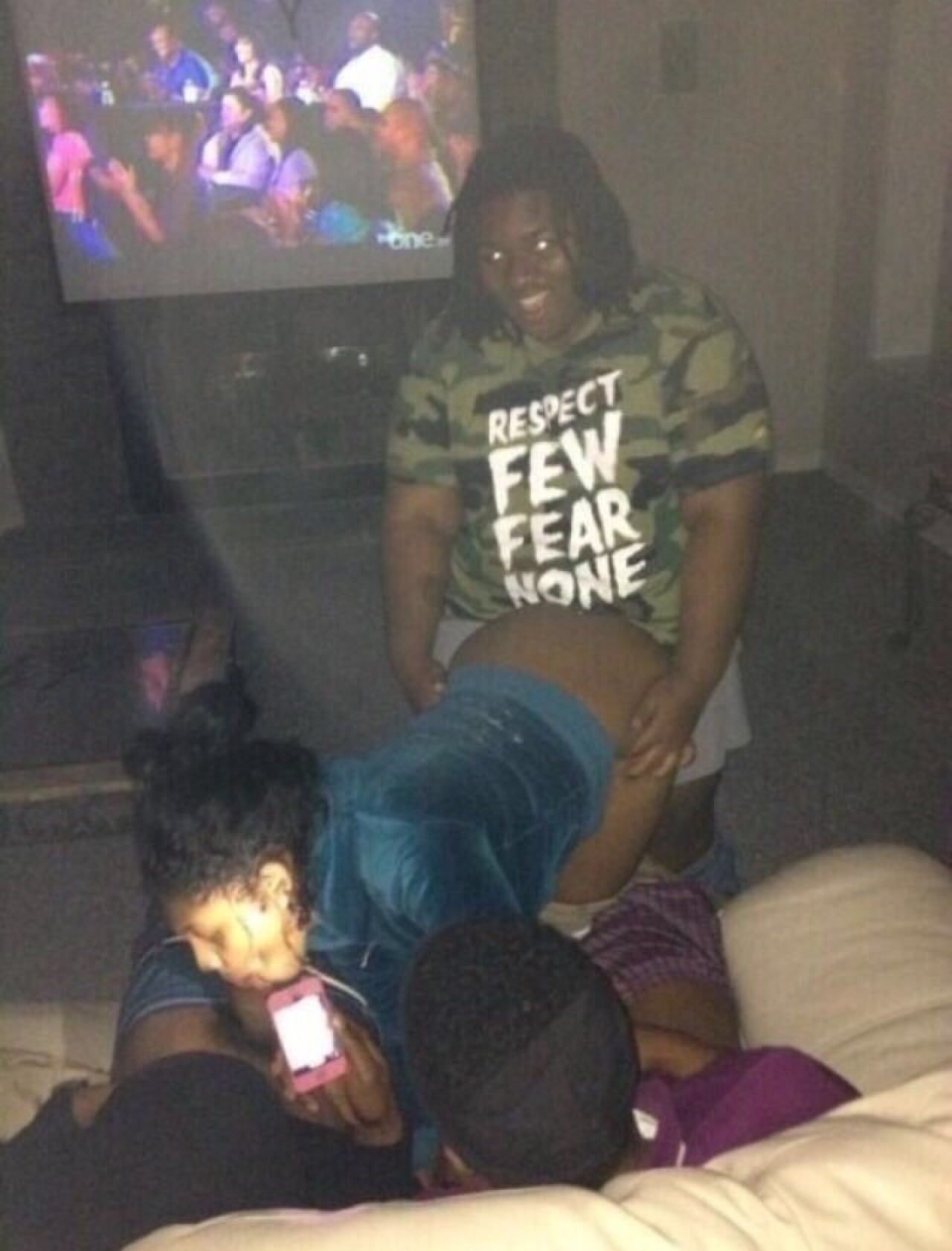 b00tyb00tyy:  No Fun if Tha Homies Can’t Fuck😂🤔