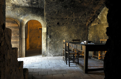 byronofrochdale:whimsical-nostalgia:Sextantio Albergo Diffuso Le Grotte Della CivitaI Sassi de Mater