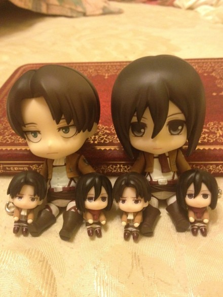  RivaMika Nendoroid Theater: Mini-Me’s + Misc.By 野宫百合子 aka kuranblr (Reposting w/ permission)  The fourth is a continuation of Cat!Levi & Bunny!Mikasa.