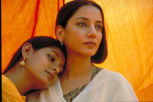 vintagewoc:Nandita Das and Shabana Azmi in Fire (1996)