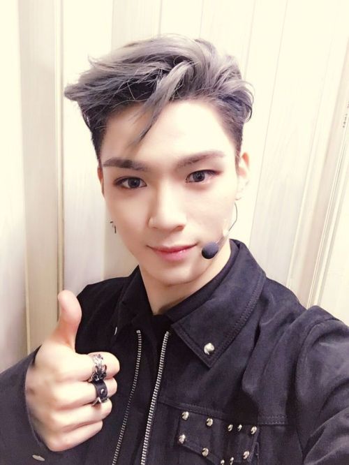 pink-ramen-hair: we might have a taeyong doppleganger on our hands…. A-Day from new boy group Seven 