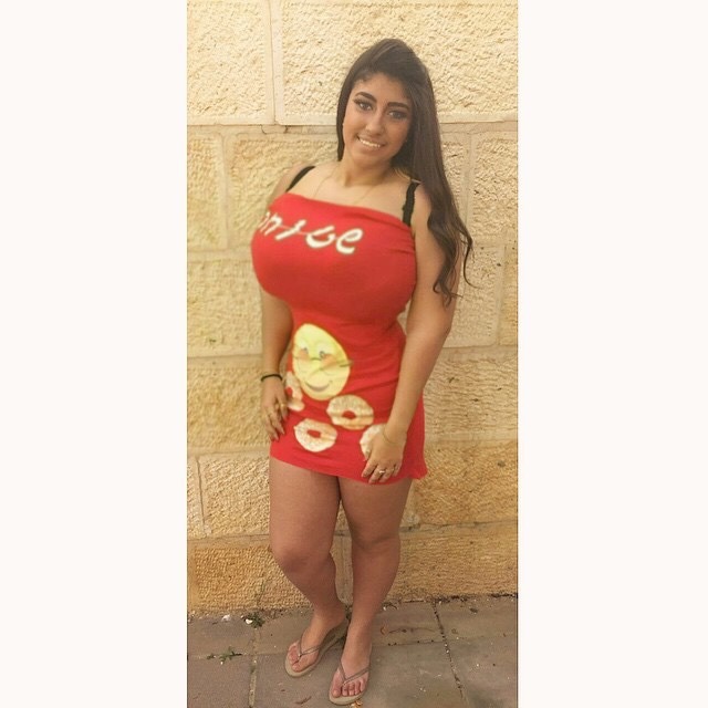 bustychicks2:  Huge tits on this teen!