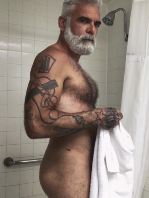 sfnakedbob:  That shower felt amazing. 💦