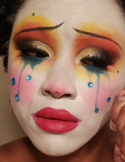 medranochav:atomicnumber62:The wave we on now my makeup idol