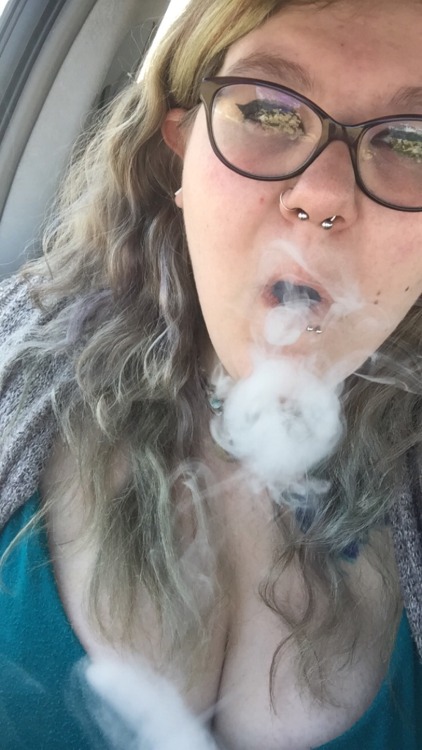 lumpystonerqueen:  Properly adjusting my mood before class.